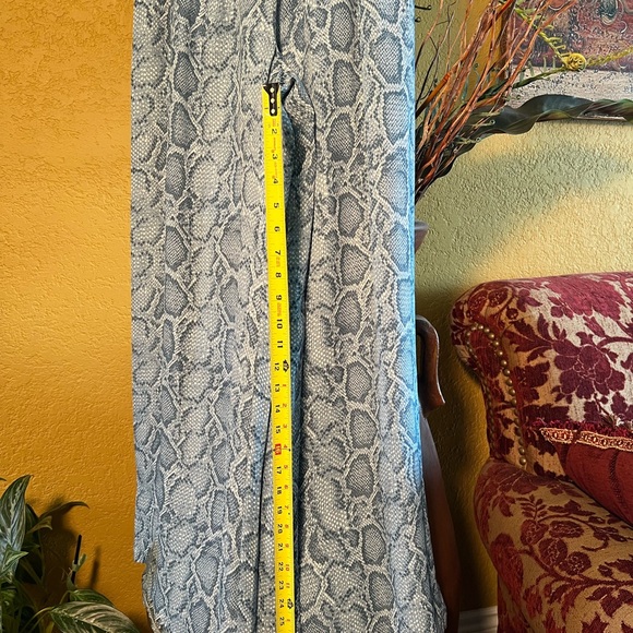 Silky wide leg animal print pant beautiful blue color, size large. - Picture 4 of 7